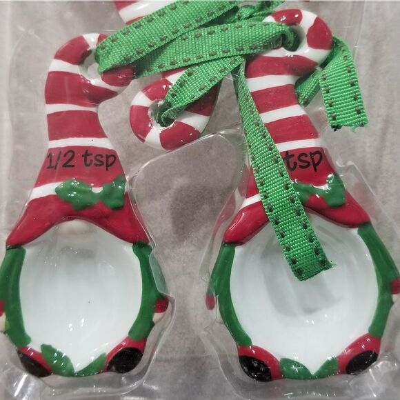 Christmas Gnome Measuring Spoon Set Decorative Holiday Kitchen Baking Spoons 4ct - Picture 3 of 3